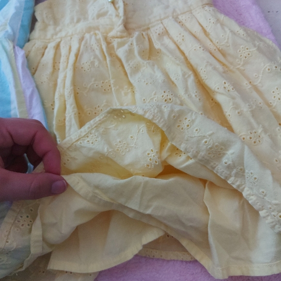 Bundle of 3 dresses 2t/24M - Picture 3 of 7